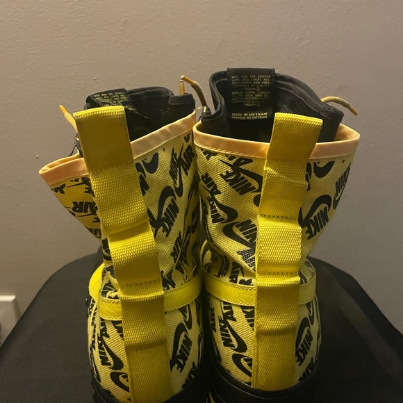 Boots - Picture 3 of 4